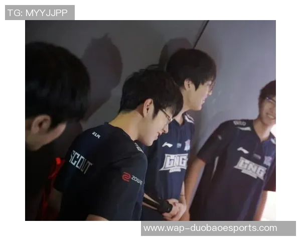 赛后分析FPX与LNG在S15LOL中的战术对决与精彩瞬间 赛后分析FPX与LNG在S15LOL中的战术对决与精彩瞬间